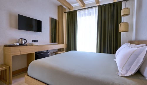 Superior Double Room, 1 Queen Bed, Garden View, Garden Area