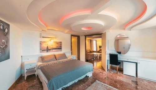Presidential Suite, Pool View
