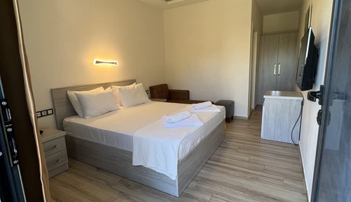 Economy Room, Garden View