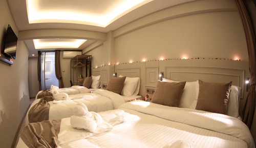 Deluxe Triple Room