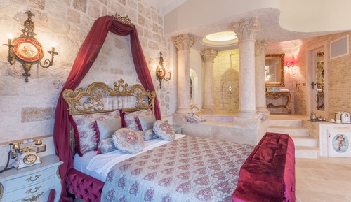 Queen Suite with Private Pool