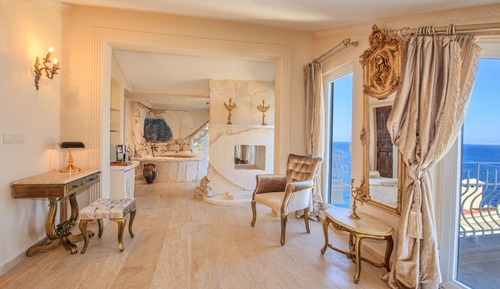Penthouse Suite with Sea View and Jacuzzi