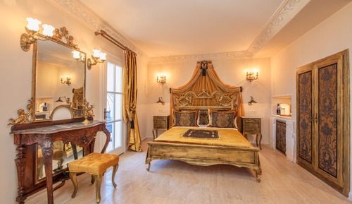 Deluxe Suite, Partial Sea View