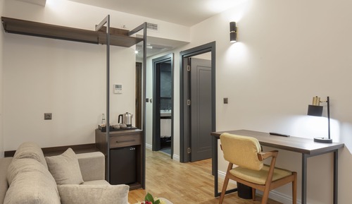 Junior Studio Suite