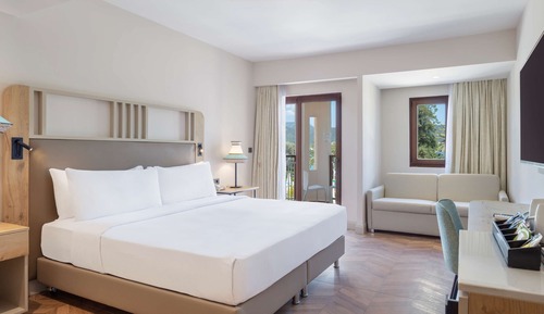 Deluxe Room, 1 King Bed, Sea View