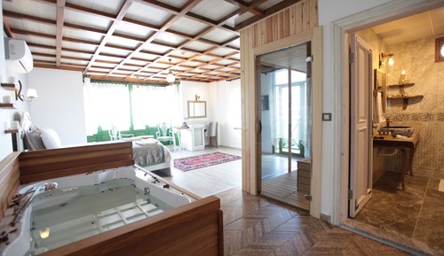 Luxury Double Room, 1 King Bed, Non Smoking, Pool View