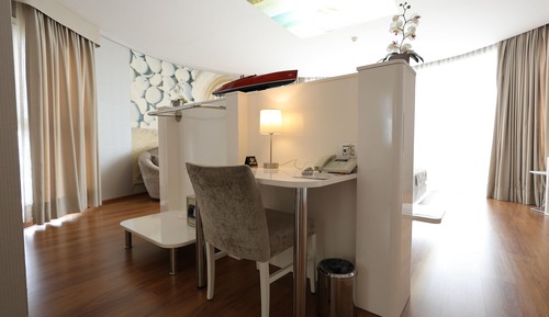 Deluxe Suite