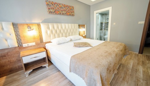 Elite Triple Room