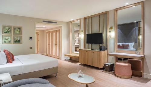 Grand Superior Sea View