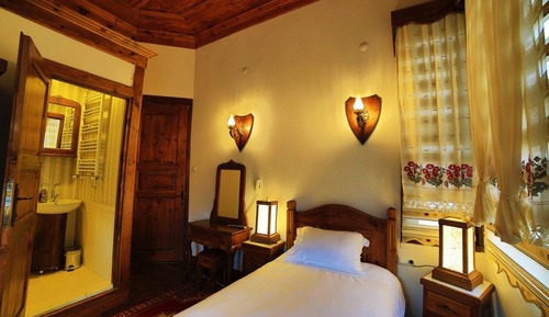 Single Room (204)