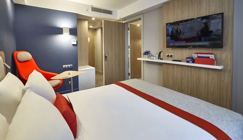 Standard Room, 1 Double Bed, Smoking (Free Breakfast)