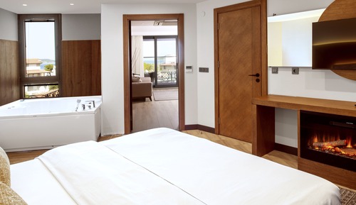 Vourla Suite Room