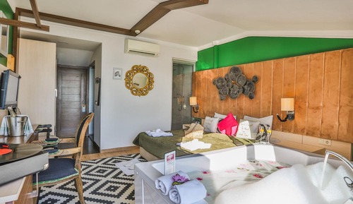 Suite Room With Jacuzzi