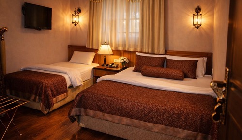 Petunya Triple Room