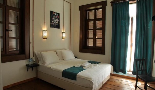Comfort Room, City View