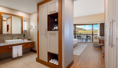 Room, 1 King Bed, Balcony, River View