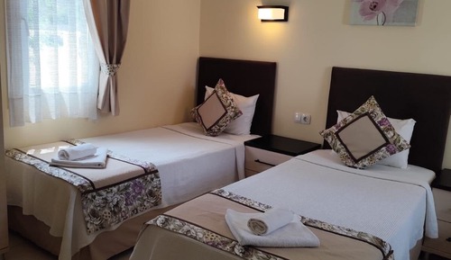Standard Oda 2 Single Beds