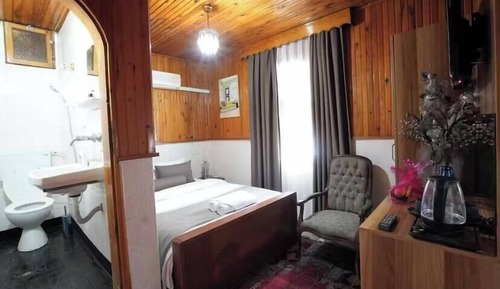 Deluxe Double Room, 1 Queen Bed, Non Smoking, Mountain View