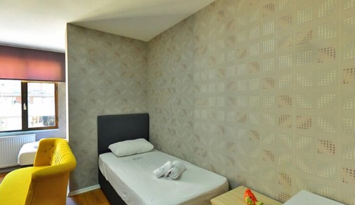 Standard Quadruple Room, Women only