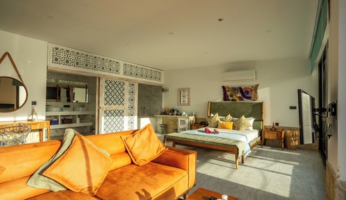 Panoramic Room