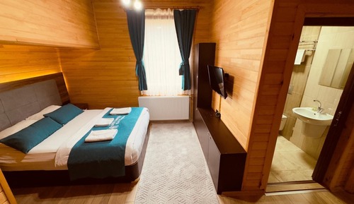 Deluxe Chalet, 3 Bedrooms, Kitchen, Garden View