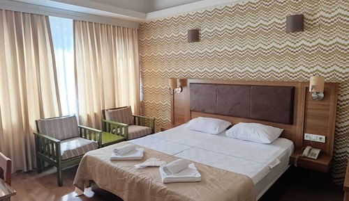 Deluxe Double Room, Bathtub