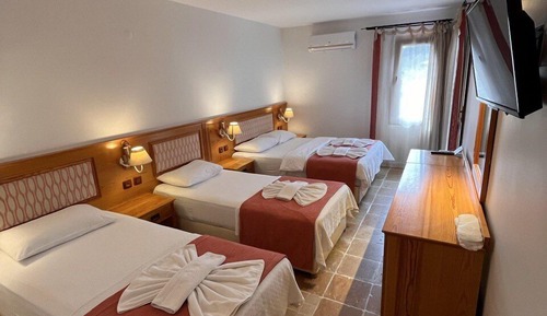 Quadruple Room, Pool View
