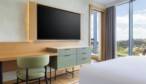 Suite, 1 Bedroom, City View, Corner