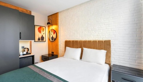 Deluxe Suite, Balcony, City View