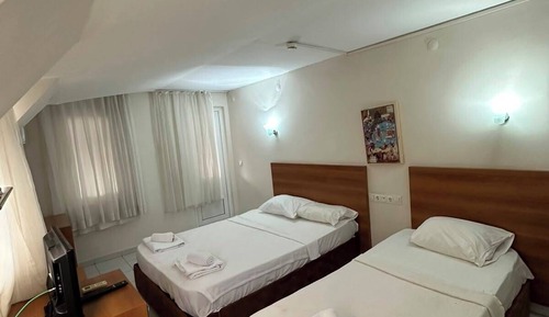 Standard Triple Room, Balcony, Partial Sea View