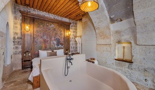 Miniature Suite with Bathtub