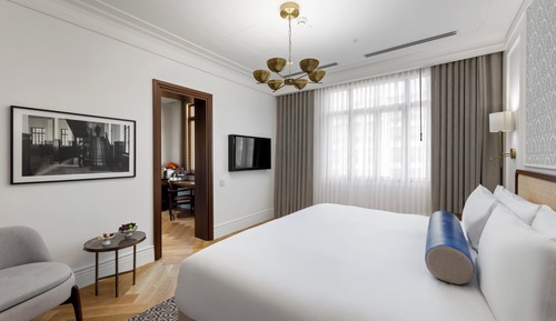 Grand Room, 1 King Bed