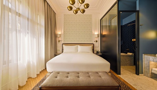 Suite, Multiple Beds (Living Area Single Sofa)
