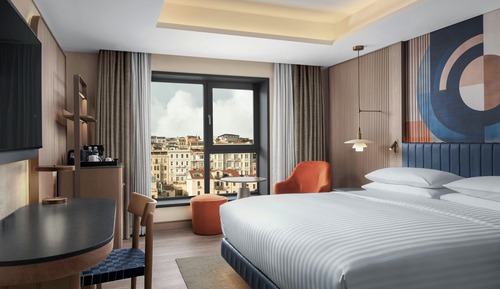 Deluxe Room, 1 King Bed, City View