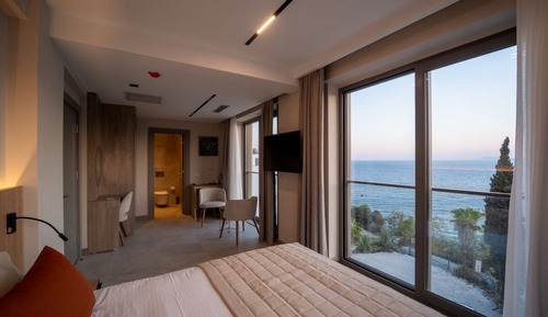 Panoramic Sea View Balcony