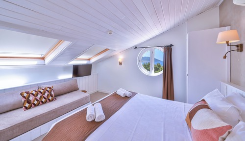 Roof Room with Sea View