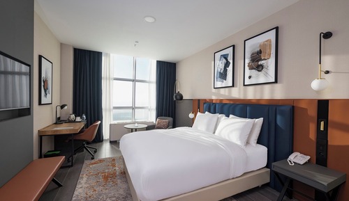 Standard Room, 1 Queen Bed, Lake View