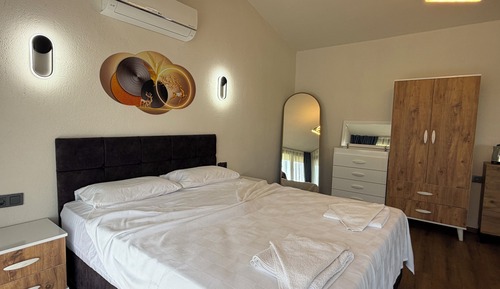 Junior Suite, 1 King Bed with Sofa bed, Non Smoking, Partial Sea View