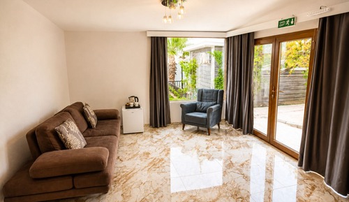 Standard Suite, 1 Queen Bed with Sofa bed, Partial Ocean View