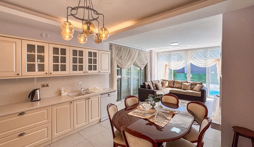 Comfort Villa, Pool View