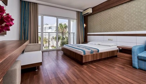 Deluxe Room, Pool View