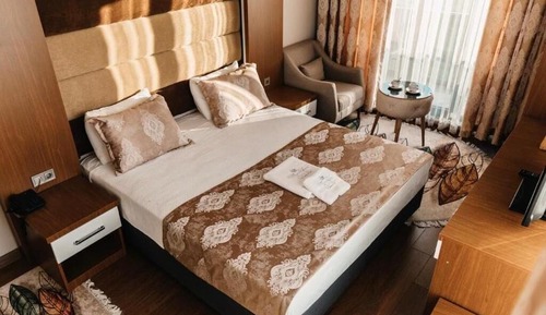 Standard Room, Balcony, Partial Sea View