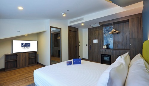 Standard Room, 1 Queen Bed, Balcony
