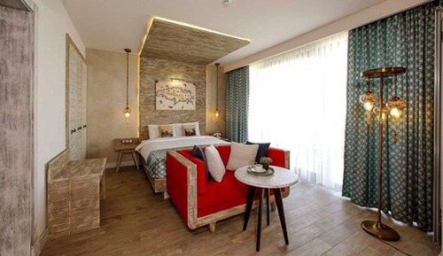 SUPERIOR ROOM