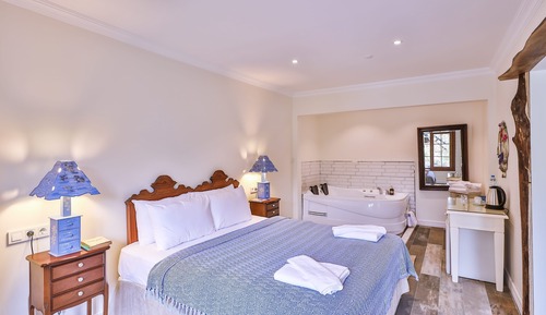Jakuzili Junior Suite