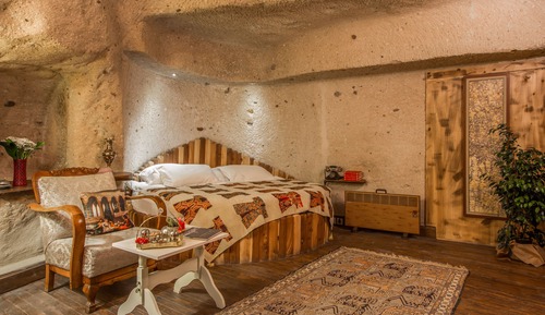 Imperial Pool Cave Suite