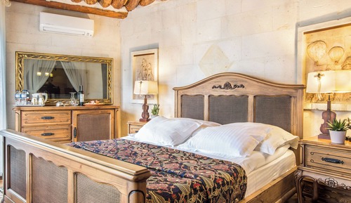 Deluxe Stone Suite