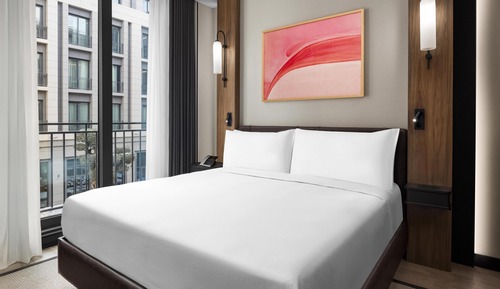 King Deluxe Accessible Room