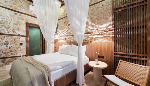 Deluxe Street Room