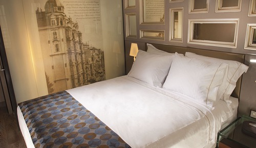 Club Room, Multiple Beds